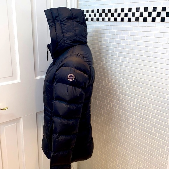 Abercrombie and Fitch packable puffer down jacket with detachable hood.Size M. - Picture 5 of 9